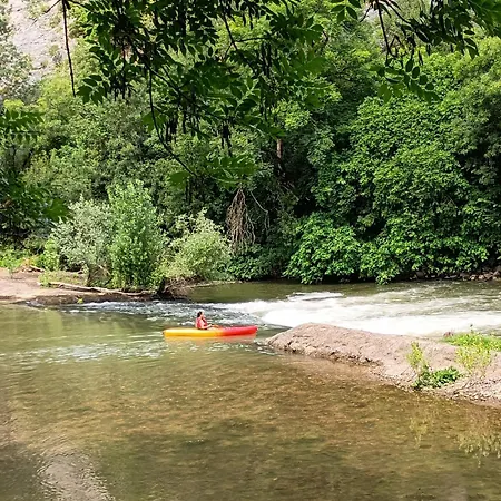Penzion Domaine De Cadenne